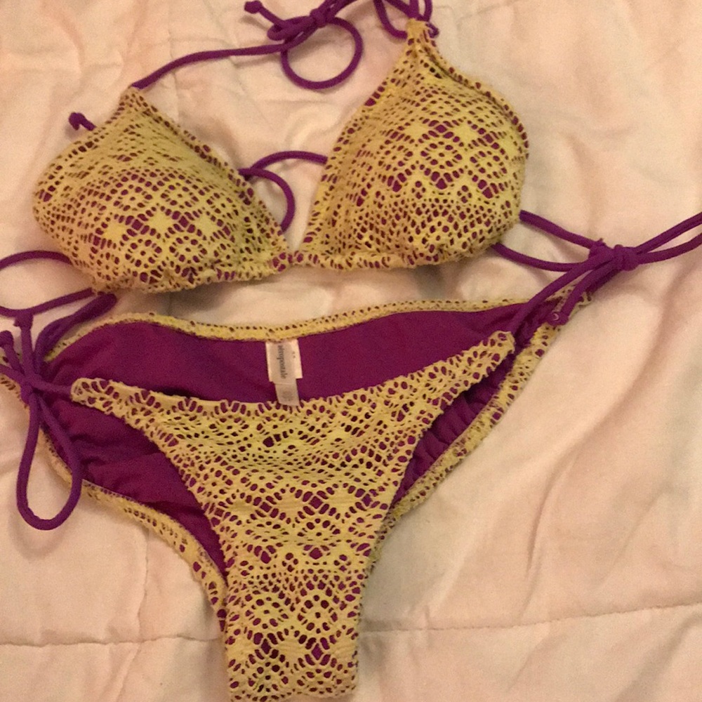 Aero bikini top and bottoms